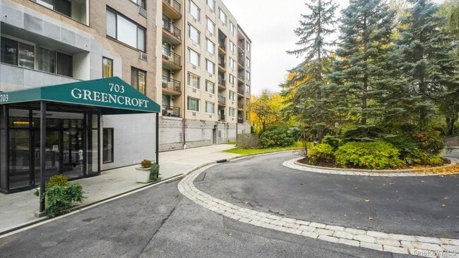 Building Photo - 703 Pelham Rd Unit 107