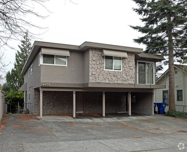 Building Photo - Whitman Apartments