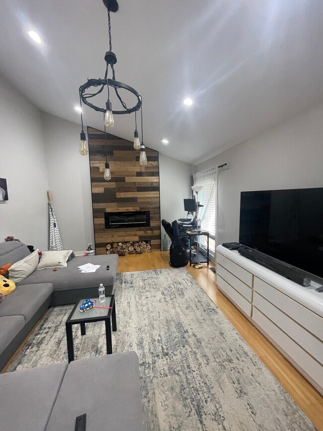Building Photo - 1160 Osterman Ave Rental