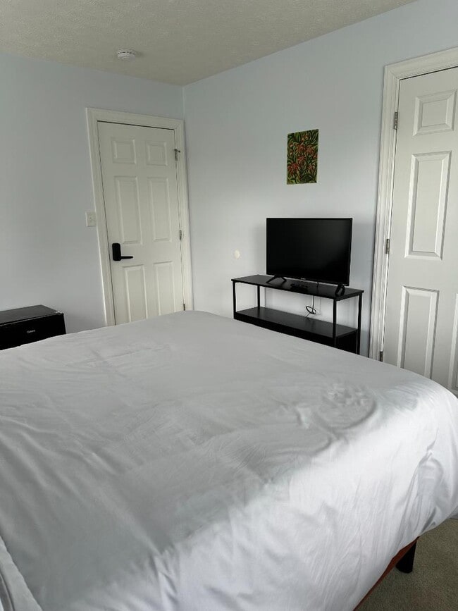 Photo - 323 Fox Hill Rd