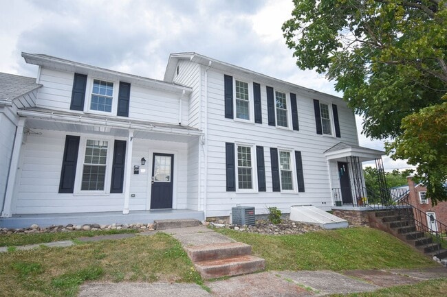 Building Photo - 309 Center St Unit RMBM309