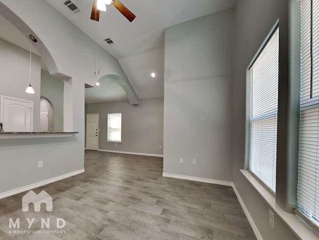 Photo - 16931 W Juneau St