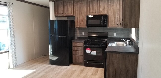 Building Photo - 10340 Midland Rd Rental