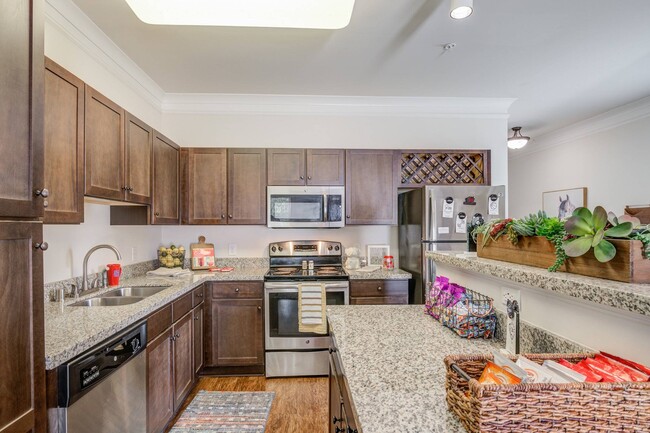 Kitchen - The Grove at Mankato Apartments