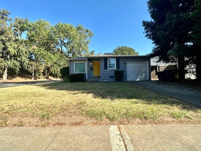 Photo - Cute 2 bed/1 bath Duplex in East Sac!!