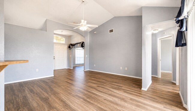 Photo - 954 Highland Crest Cir