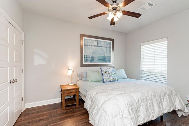 Photo - 8110 Stonelake Ave