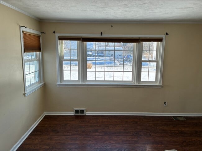 Photo - 19 College Dr