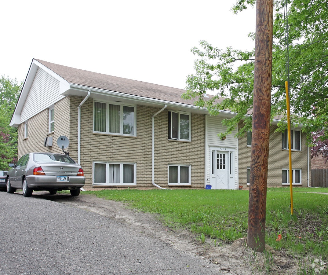 2154 Pike Lake Dr Apartments New Brighton, MN