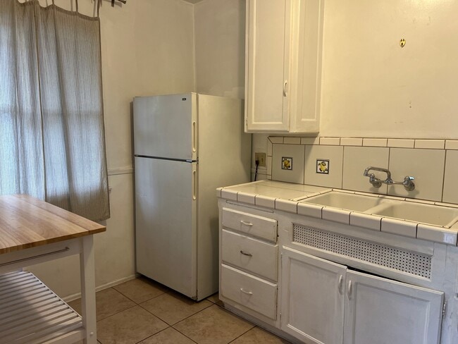 Photo - 883 N Hoover St Unit 883