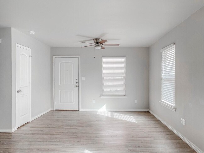 Photo - 2406 Fir Ave