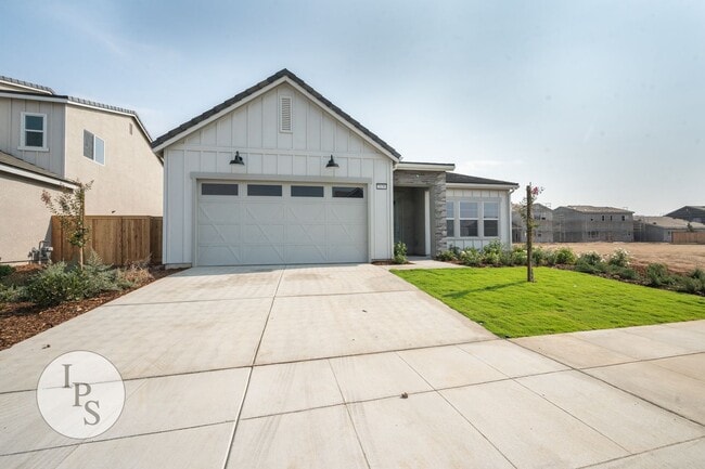 Photo - North Clovis Home, 3BR/2BA + Den/Possible 4th Bedroom - Lots of Amenities!