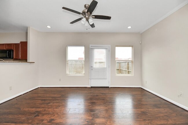 Photo - 8706 Beviamo St