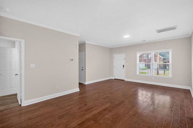 Photo - 124 Quality Dr