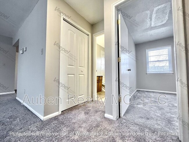 Building Photo - 7211 Montana Ave