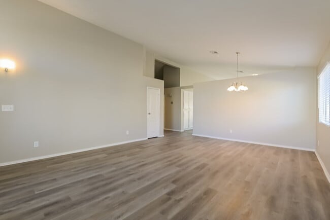 Photo - 682 Covina Dr