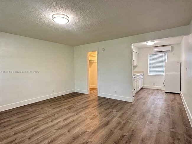 Building Photo - 1821 Thomas St Unit 11 Rental