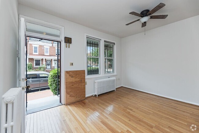 Building Photo - Cozy 3 Bed near metro!  Apply today for sa... Rental