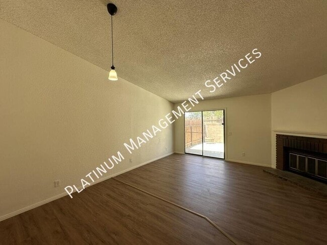 1219 E Ave R7