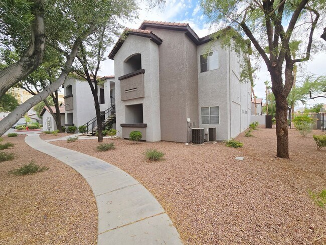 Photo - BEAUTIFUL 2 BEDROOM / 2 BATH LOWER LEVEL C...