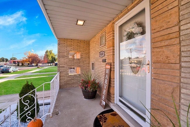 Photo - 8630 S Komensky Ave