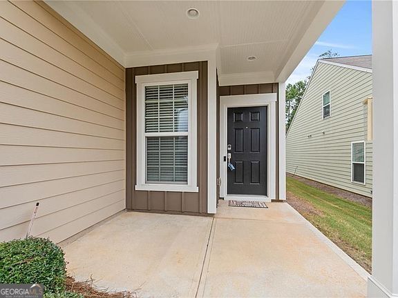 Photo - 610 Larch Looper Dr