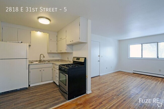 Building Photo - **Move In Special!** Spacious 2-Bedroom Up... Unit 5 Rental