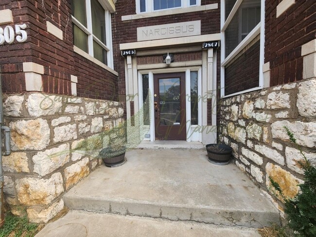 Photo - ORIGINAL HARDWOOD FLOORS! 1/2 MONTH OF FRE...