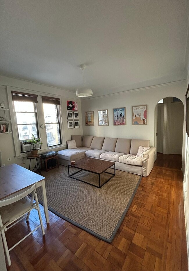 Living Room - 170 Claremont Ave Unit 19