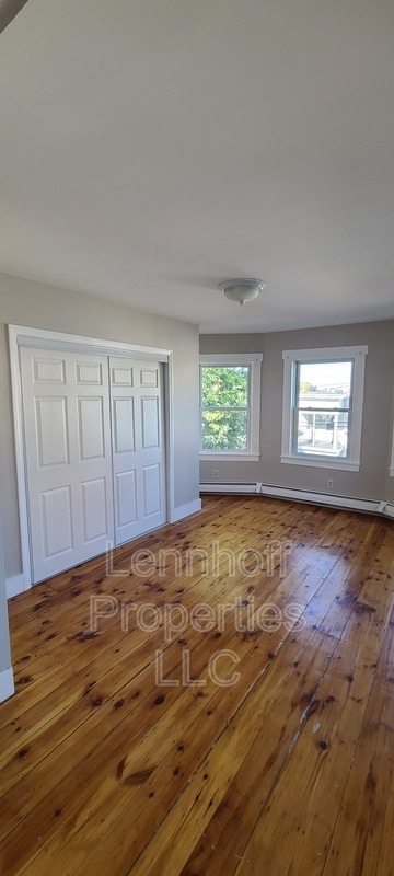 Building Photo - 130 S Elm St