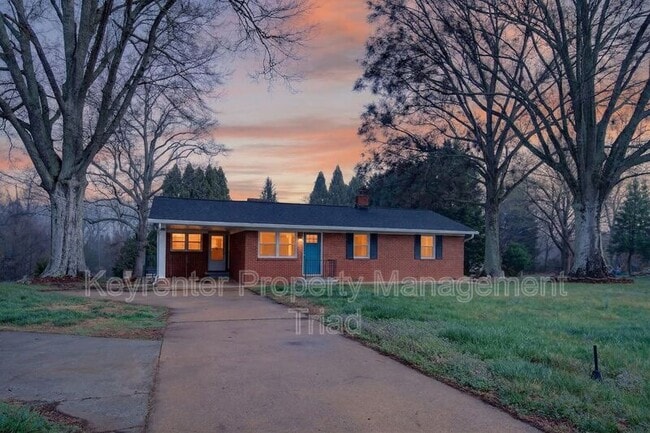 Photo - 8022 Linville Rd