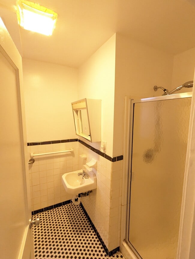 Building Photo - 514 Arsan Ave Unit 1 Rental