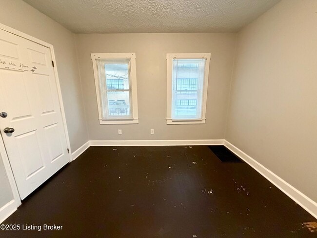 Photo - 121 E 14th St Unidad 2