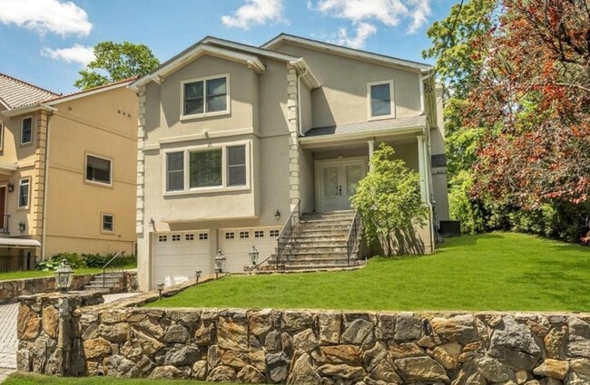 Building Photo - 696 Ridgeway Rental