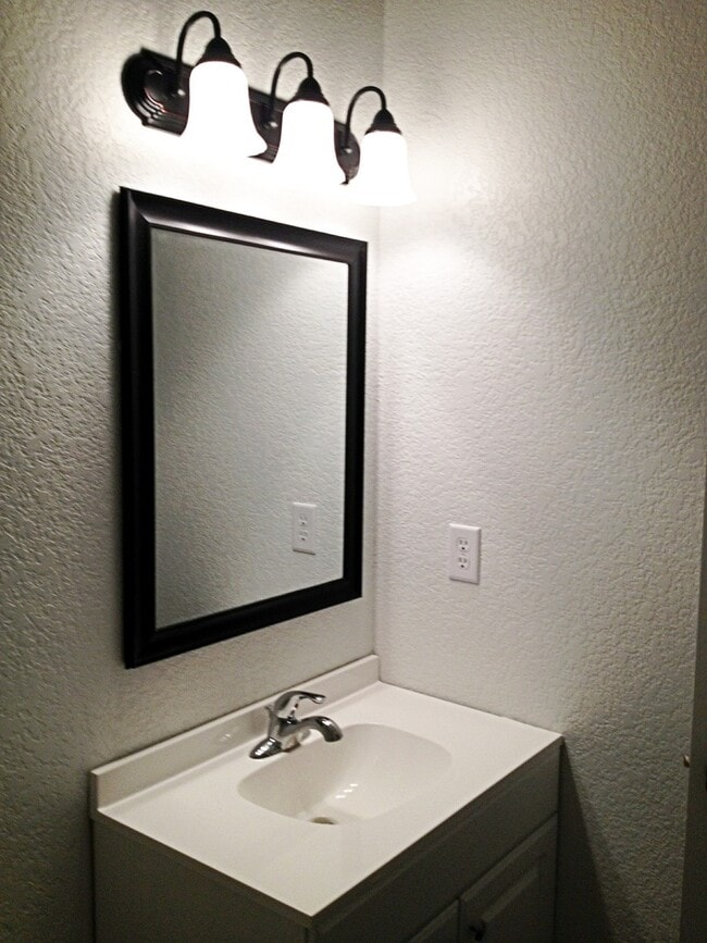 Photo - 1080 W Oak St Unidad 102