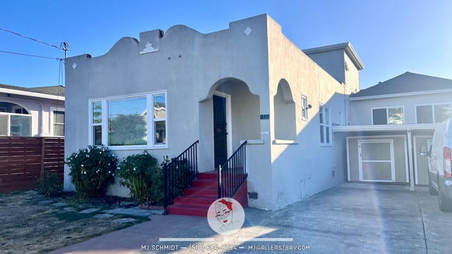 Building Photo - 1527-1529-Elm Unit 1529