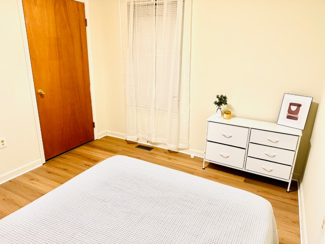 Photo - 2014 Ritchie Rd