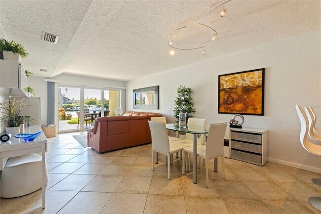 Photo - 12100 Capri Cir S Unidad 105