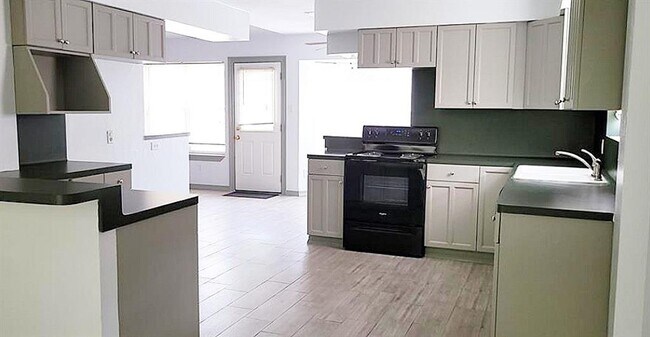 Photo - 16318 Forest Way Dr