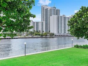 Photo - 1000 Parkview Dr Unit 224