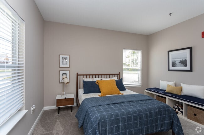 1BR, 1BA - The Summit - 855 SF