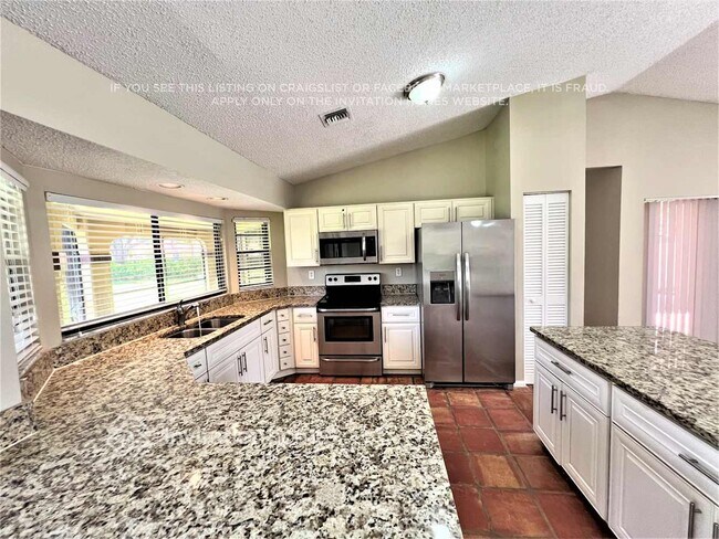 Photo - 1944 Lynton Cir