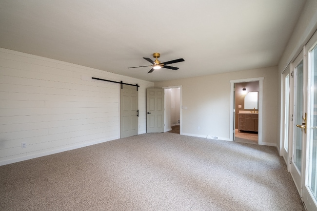 Photo - 418 N Trivoli Rd