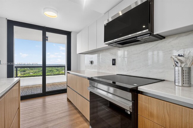 Photo - 2555 Collins Ave Unidad 1812