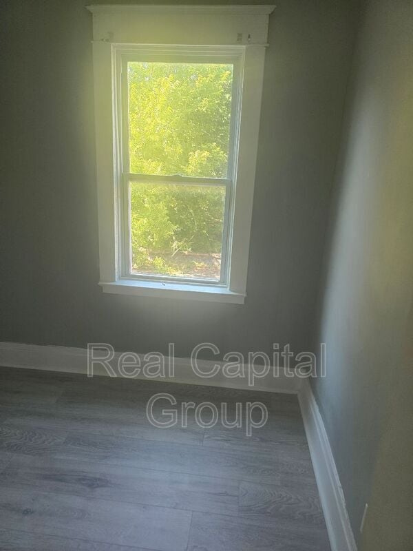Photo - 854 Niagara St Unit Upper