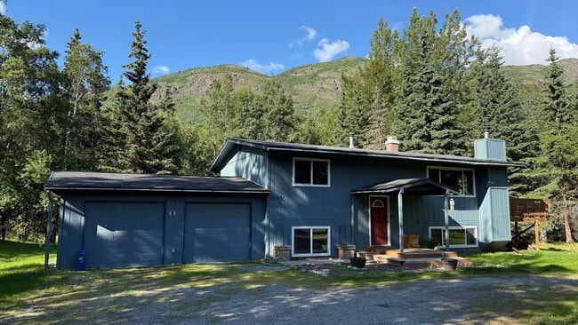 Building Photo - 4 Bedroom House on Large lot in Eagle River. Pet ok on approval. Available now!