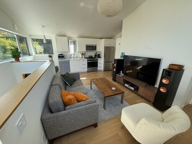 Upstairs living area - 2550 Veteran Ave House