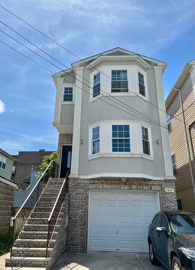 Photo - 107 Cross St House Unit 2F