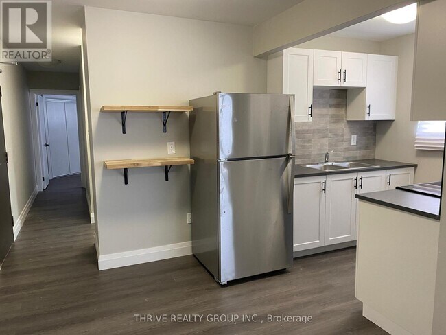 Photo - 106 King Edward Ave Unité 2