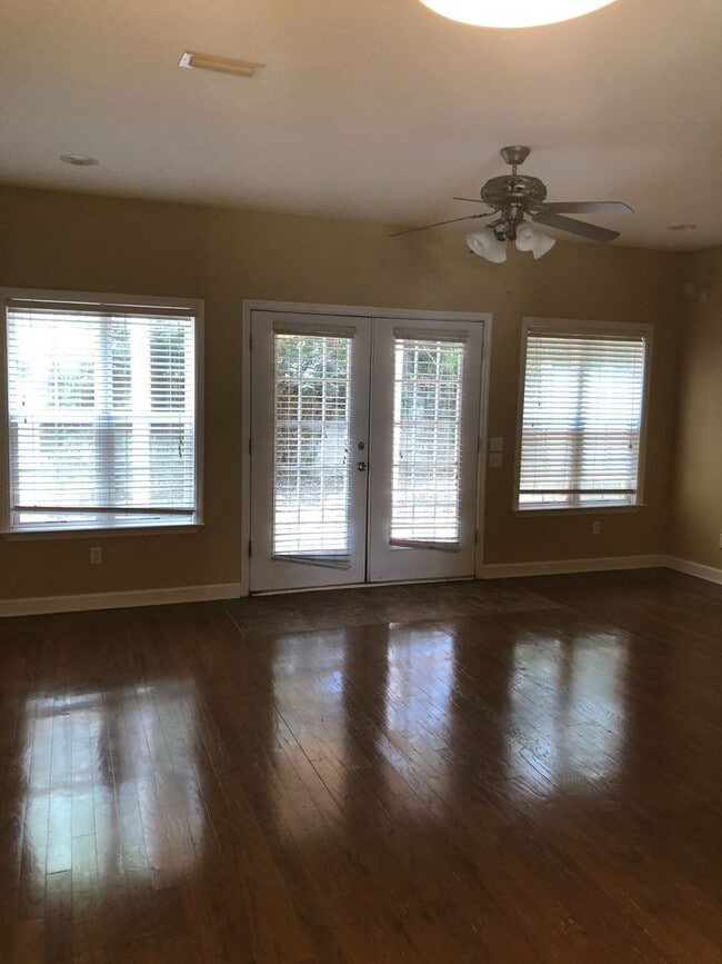 Photo - Eagle Landing - End Unit!